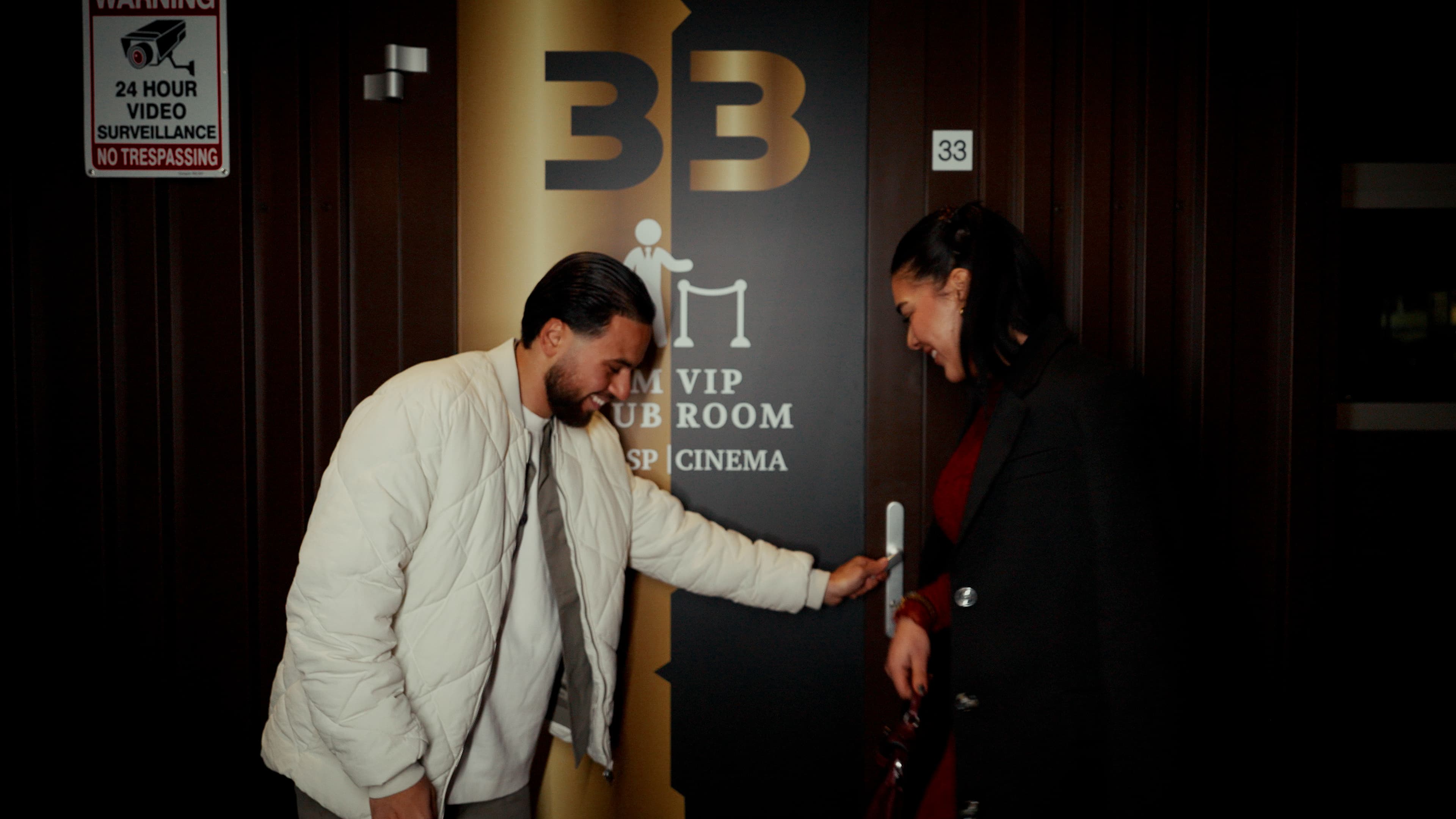 VIP-deur OM VIP Club Room — entree naar bioscoop én spa-ervaring